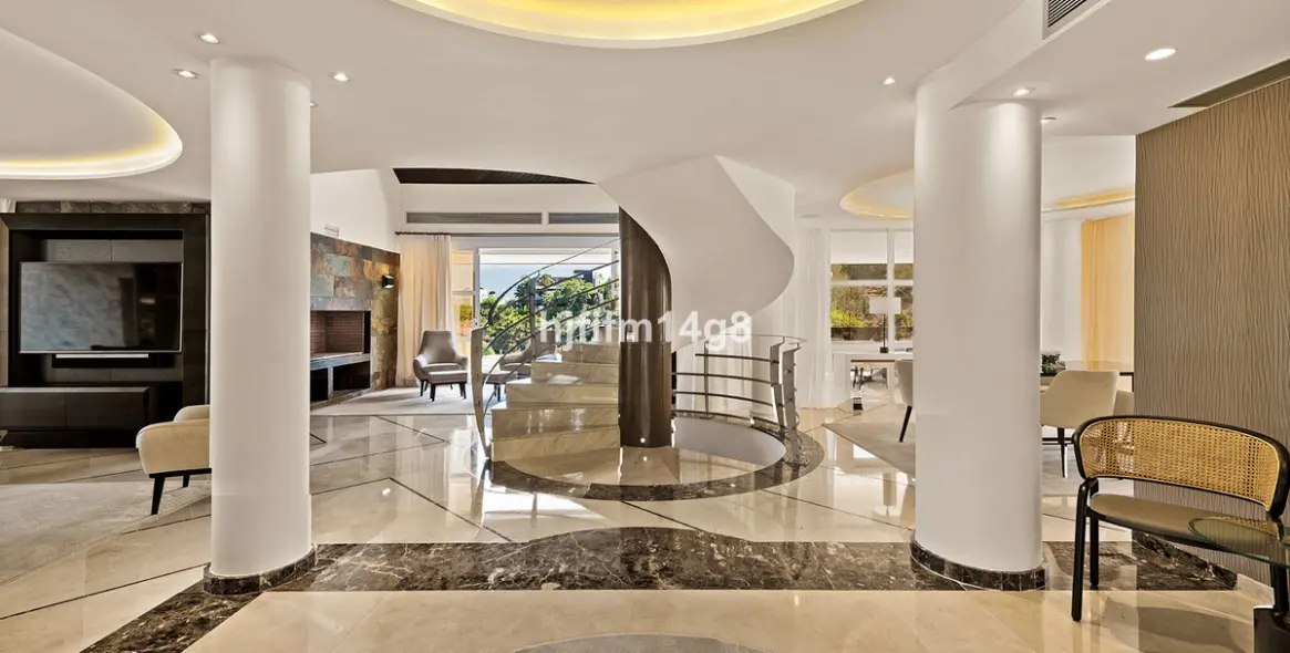 Продажа  отдельно стоящей виллы в La Quinta 13