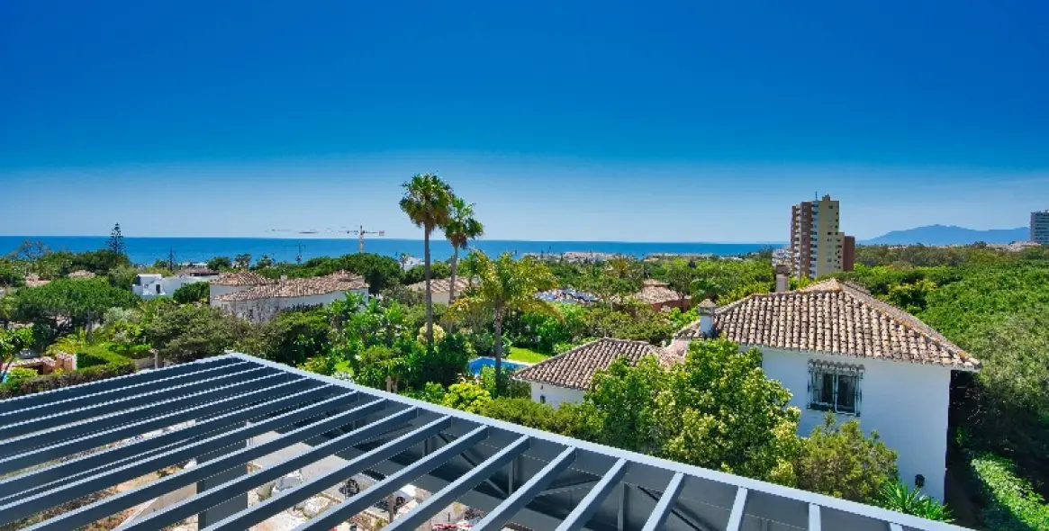 Sale of detached villa in Marbella East (district Marbesa) 1