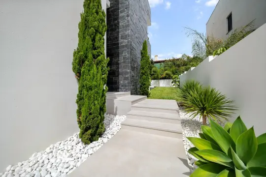 Image 6 thumb