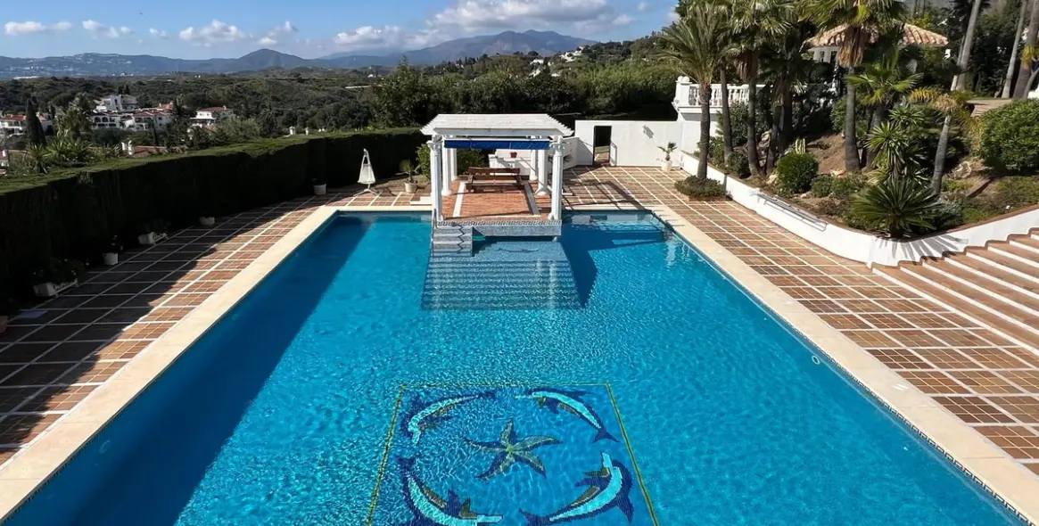 Sale of detached villa in Mijas 1