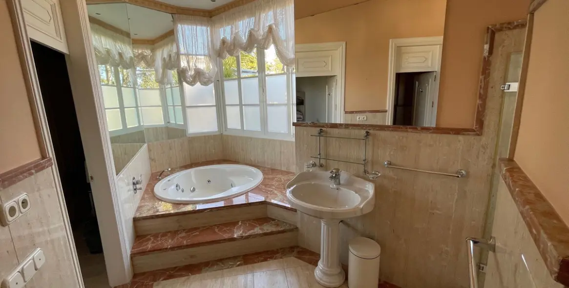 Sale of detached villa in Mijas 17