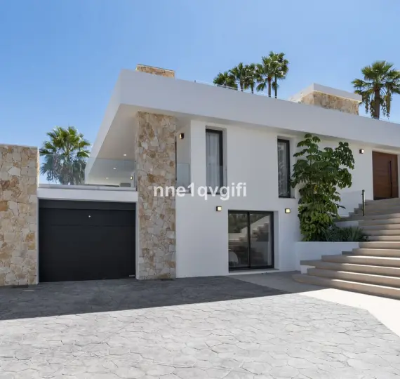 Sale of detached villa in Guadalmina Alta