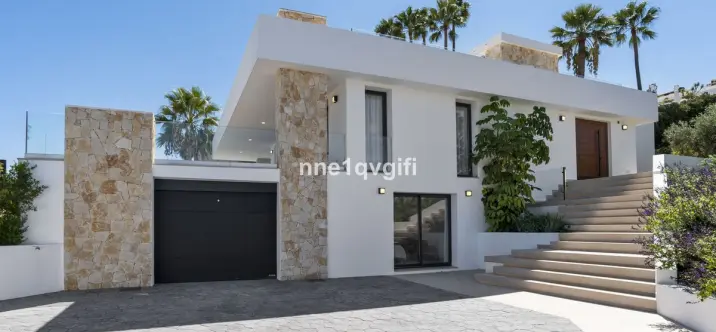 Sale of detached villa in Guadalmina Alta 2