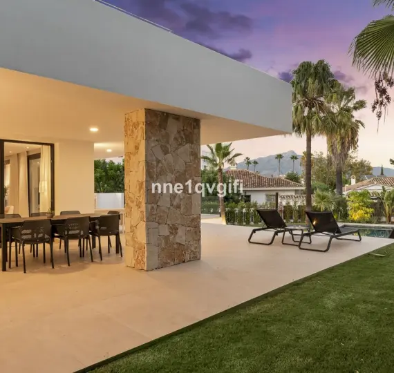 Sale of detached villa in Guadalmina Alta