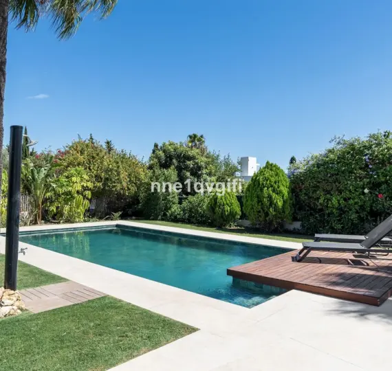 Sale of detached villa in Guadalmina Alta