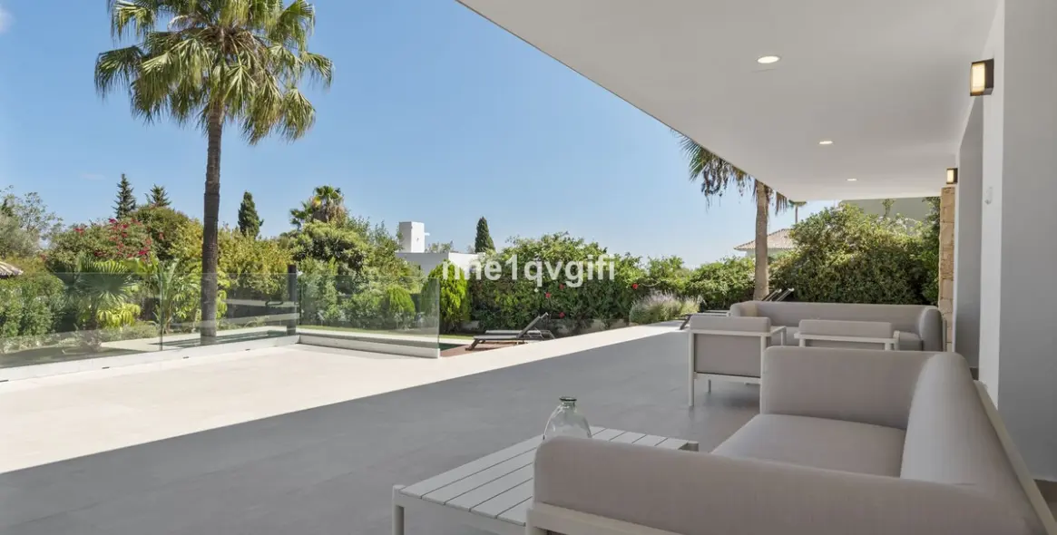 Sale of detached villa in Guadalmina Alta 7
