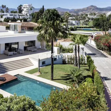 Venta de villa independiente en Guadalmina Alta