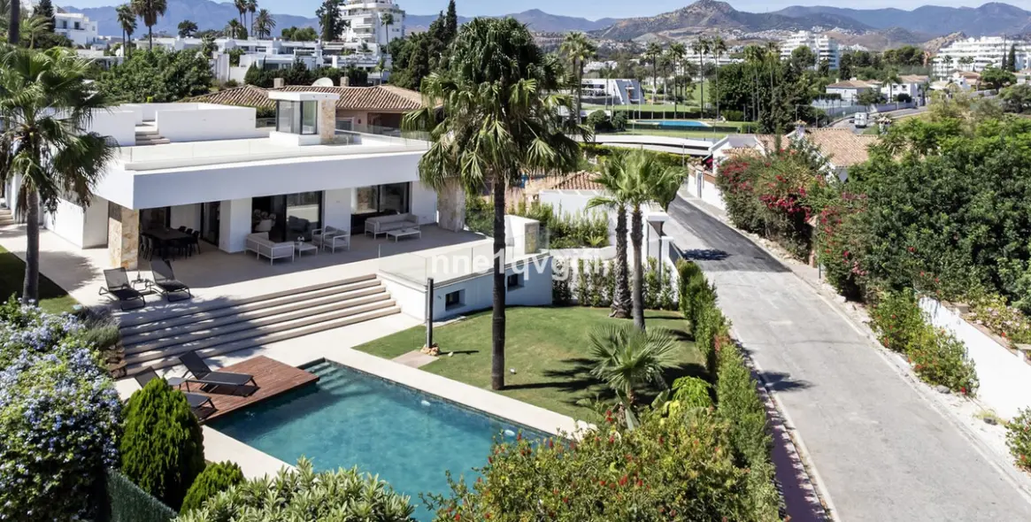 Venta de villa independiente en Guadalmina Alta 1
