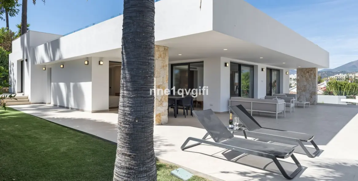 Venta de villa independiente en Guadalmina Alta 9