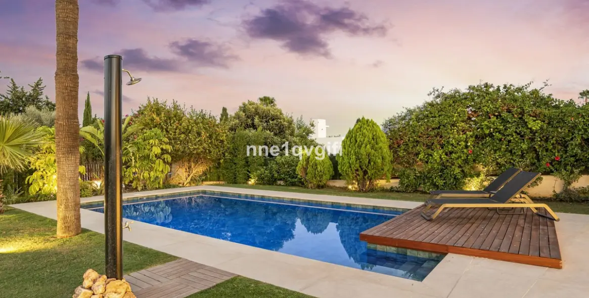 Venta de villa independiente en Guadalmina Alta 11