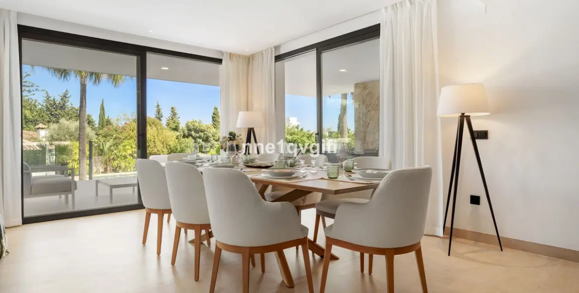 Venta de villa independiente en Guadalmina Alta 16