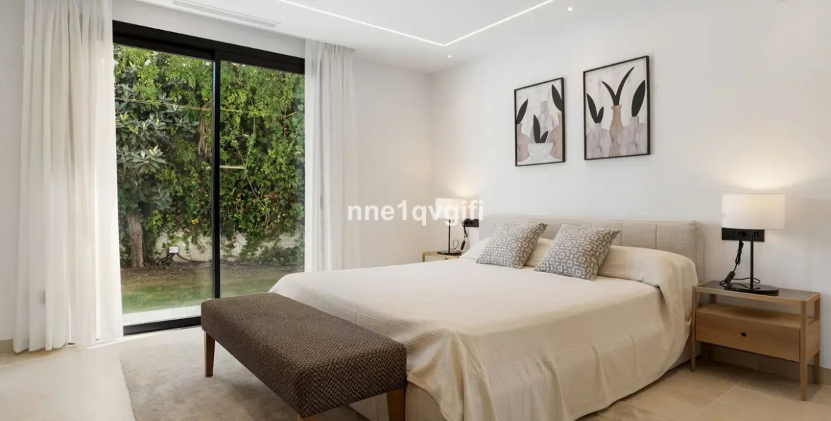 Venta de villa independiente en Guadalmina Alta 24