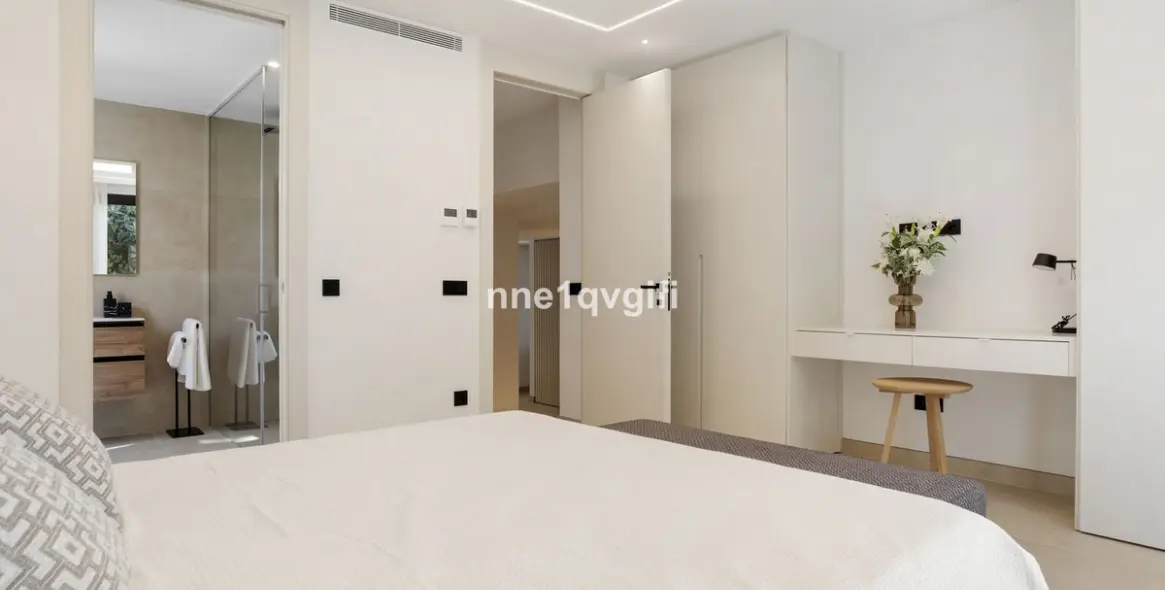 Venta de villa independiente en Guadalmina Alta 25