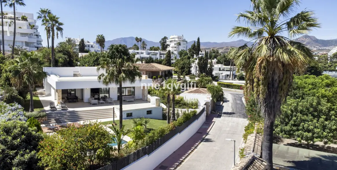 Venta de villa independiente en Guadalmina Alta 36