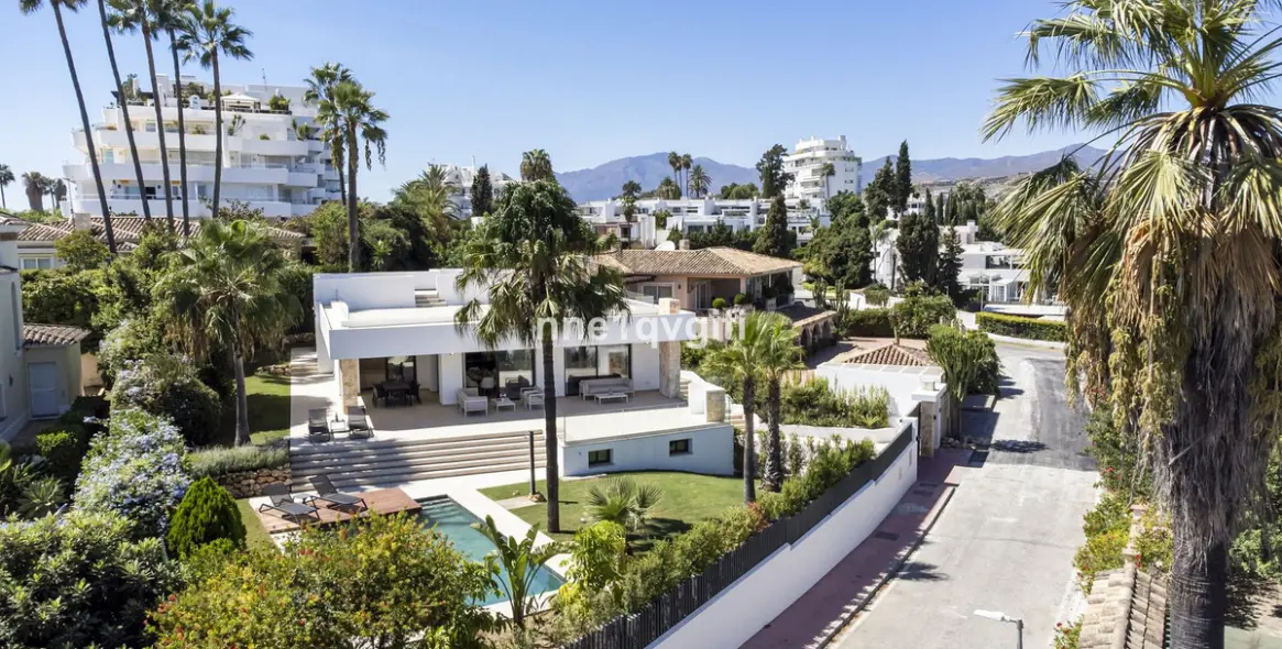 Venta de villa independiente en Guadalmina Alta 37