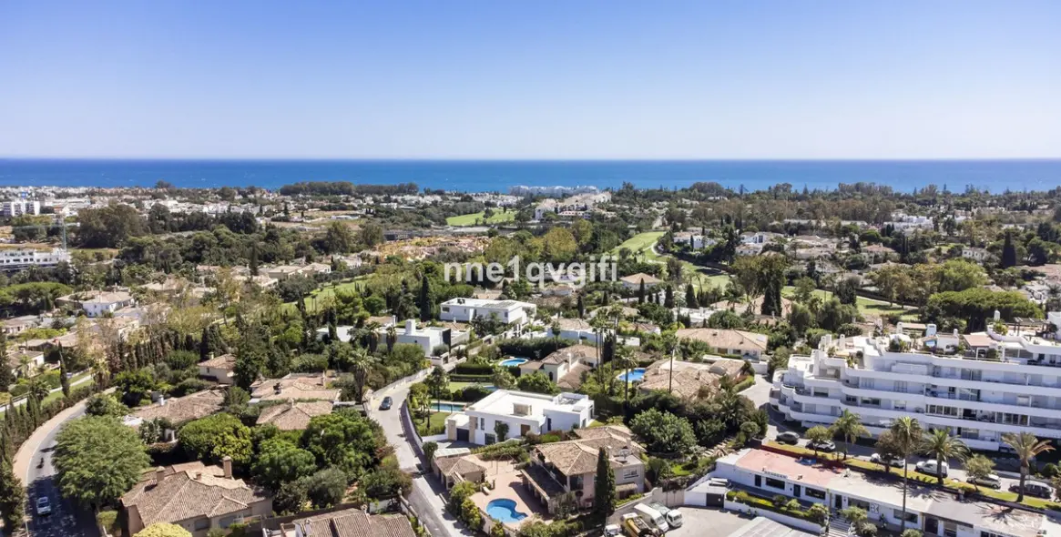 Venta de villa independiente en Guadalmina Alta 40