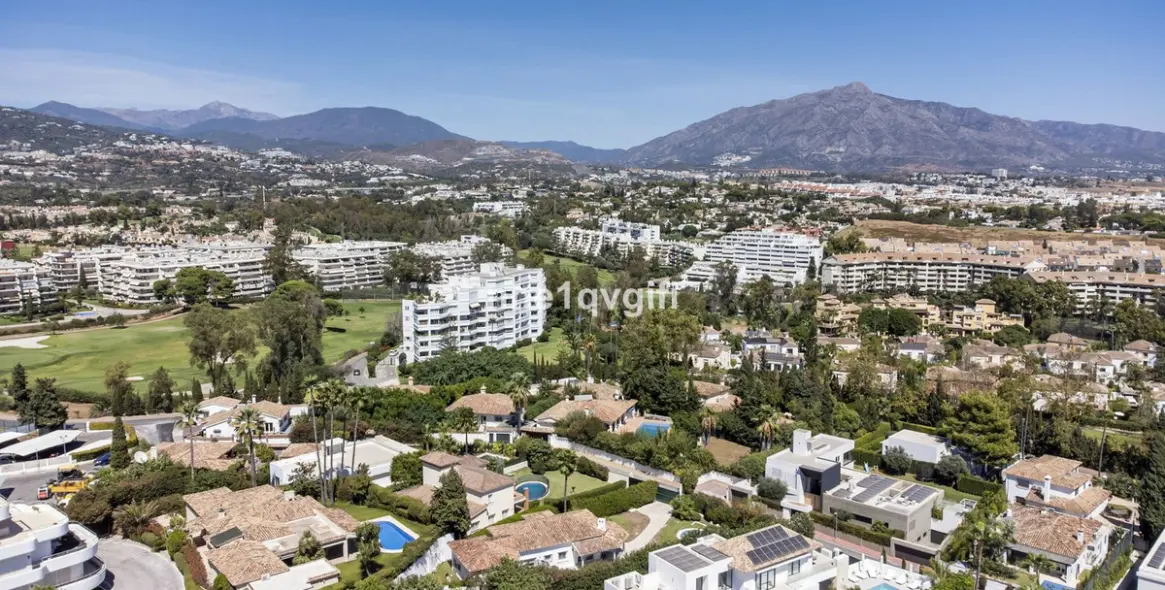 Venta de villa independiente en Guadalmina Alta 41