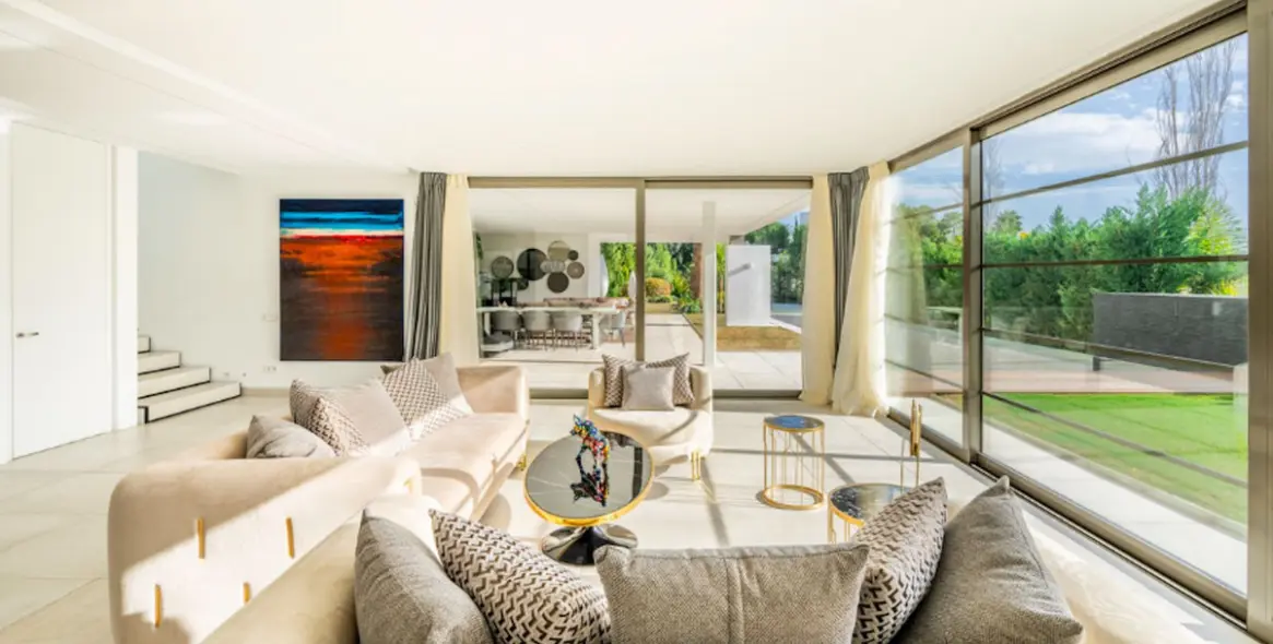 Продажа  отдельно стоящей виллы в Benahavís 3