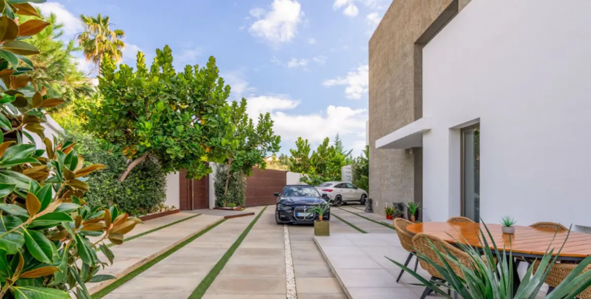 Sale of detached villa in Benahavís 32