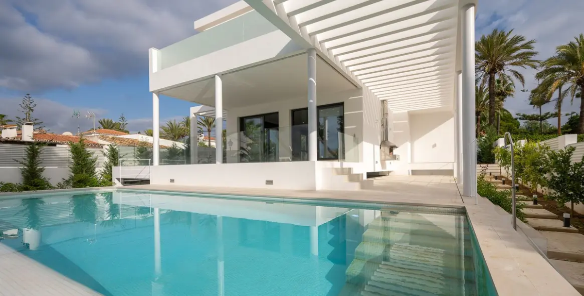 Sale of detached villa in Marbella East (district Marbesa) 1