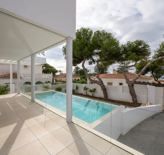 Detached villa R4678156