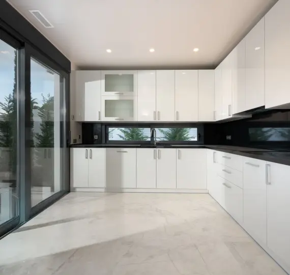 Detached villa R4678156