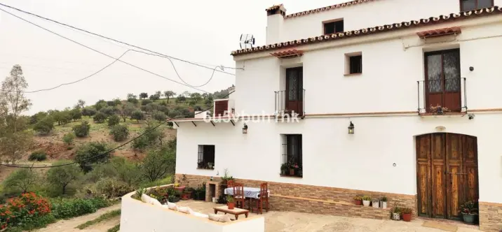 Townhouse R4693549 1