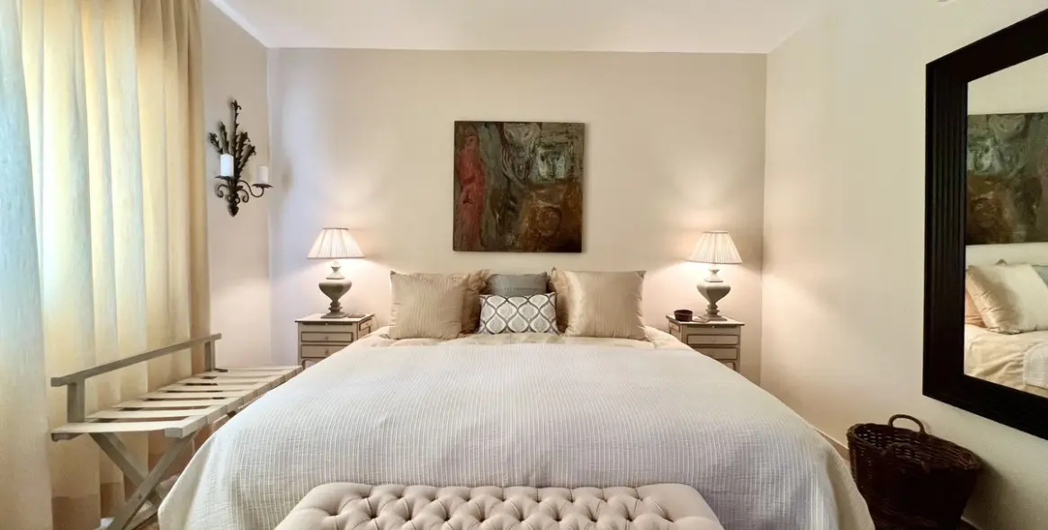 Sale of detached villa in Elviria 1