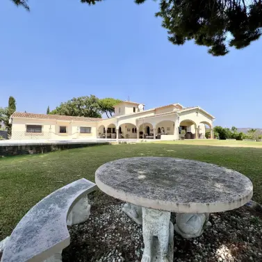 Продажа  отдельно стоящей виллы в Elviria