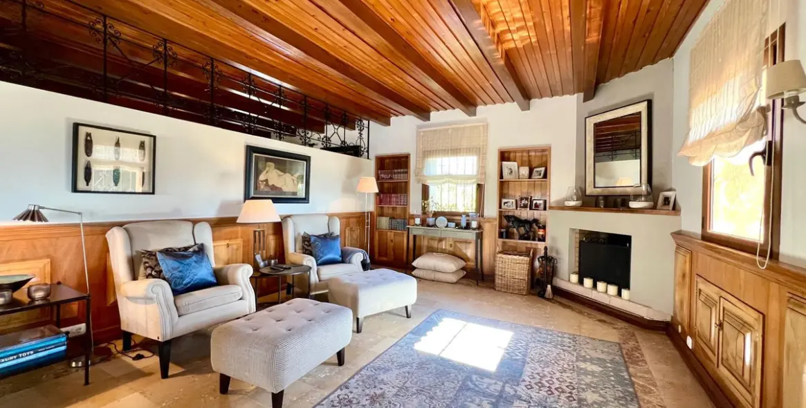 Sale of detached villa in Elviria 16