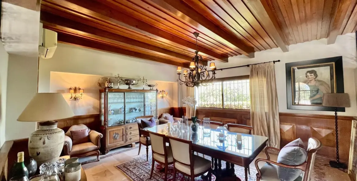 Sale of detached villa in Elviria 17