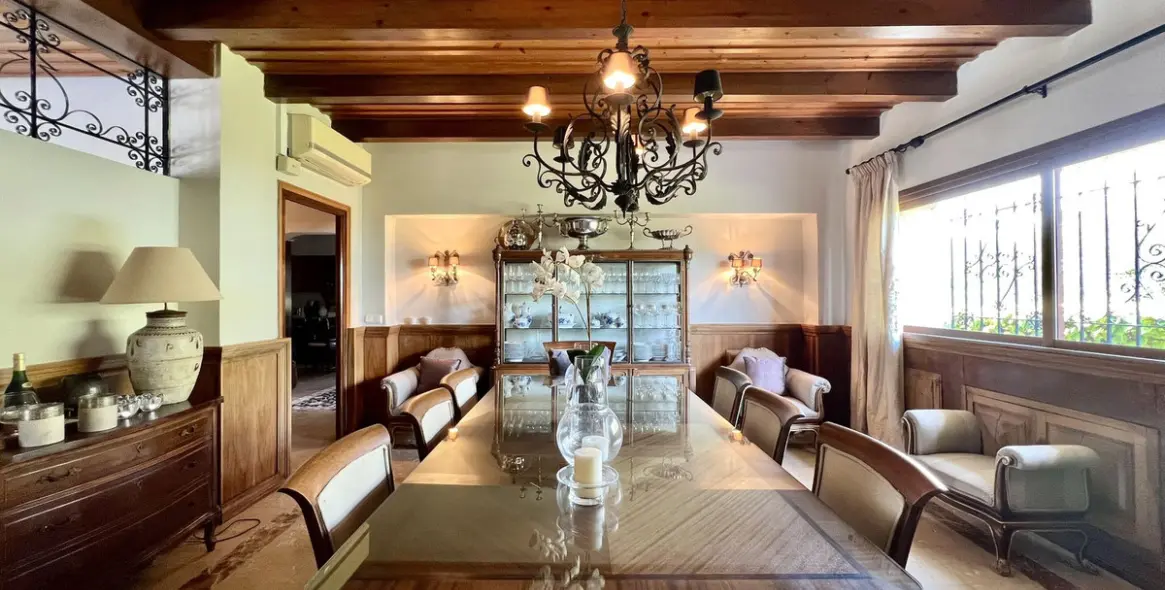 Sale of detached villa in Elviria 20