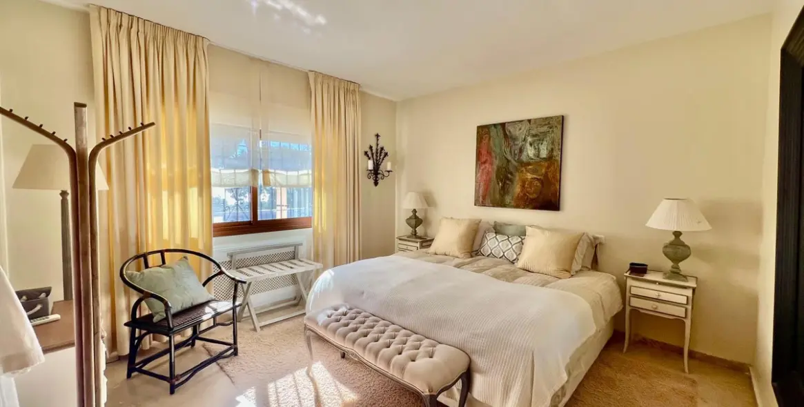 Sale of detached villa in Elviria 27