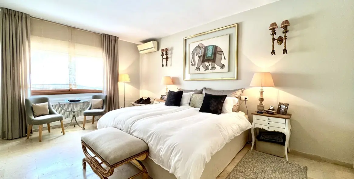 Sale of detached villa in Elviria 29