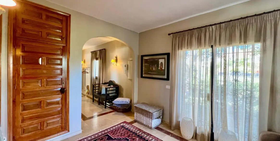 Sale of detached villa in Elviria 30