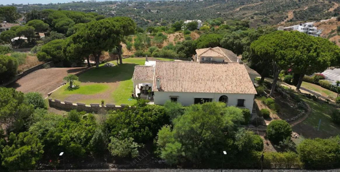 Sale of detached villa in Elviria 45