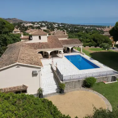 Продажа  отдельно стоящей виллы в Elviria