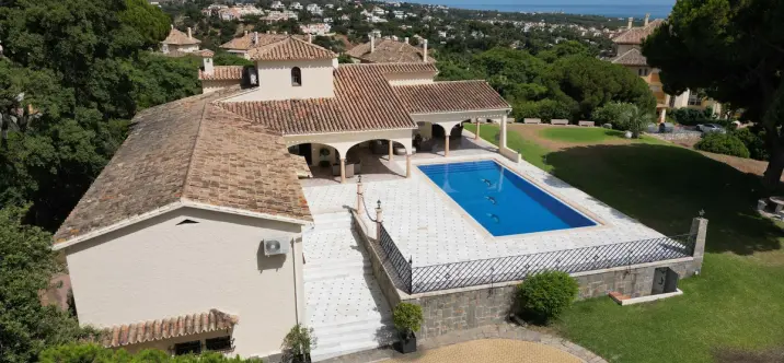 Продажа  отдельно стоящей виллы в Elviria 0