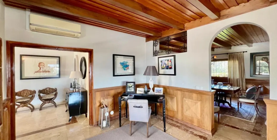Продажа  отдельно стоящей виллы в Elviria 15