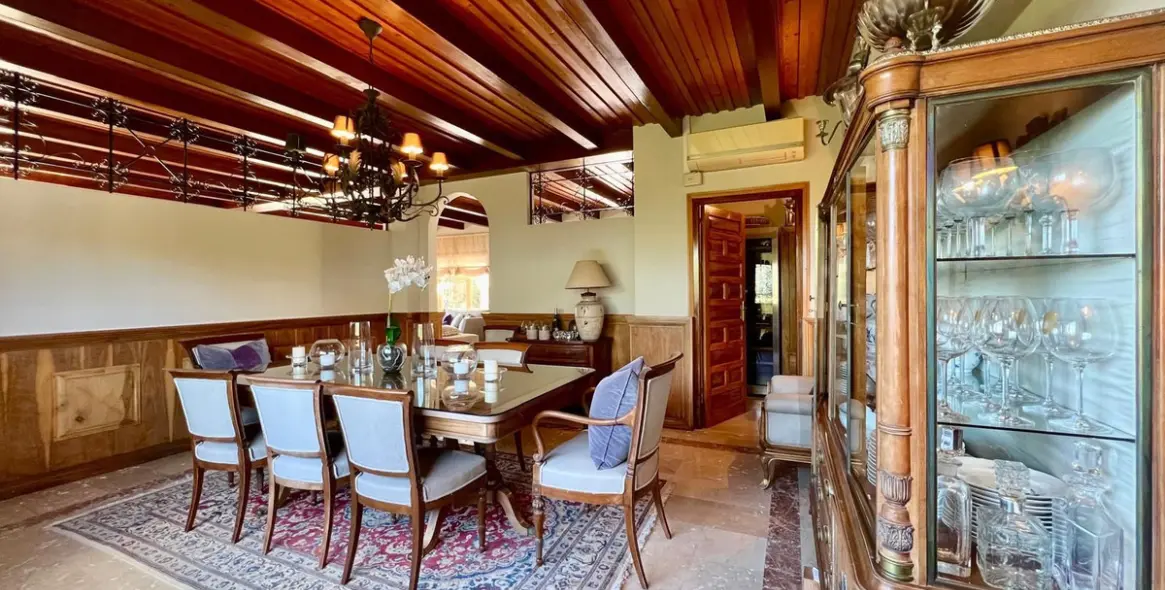 Продажа  отдельно стоящей виллы в Elviria 18