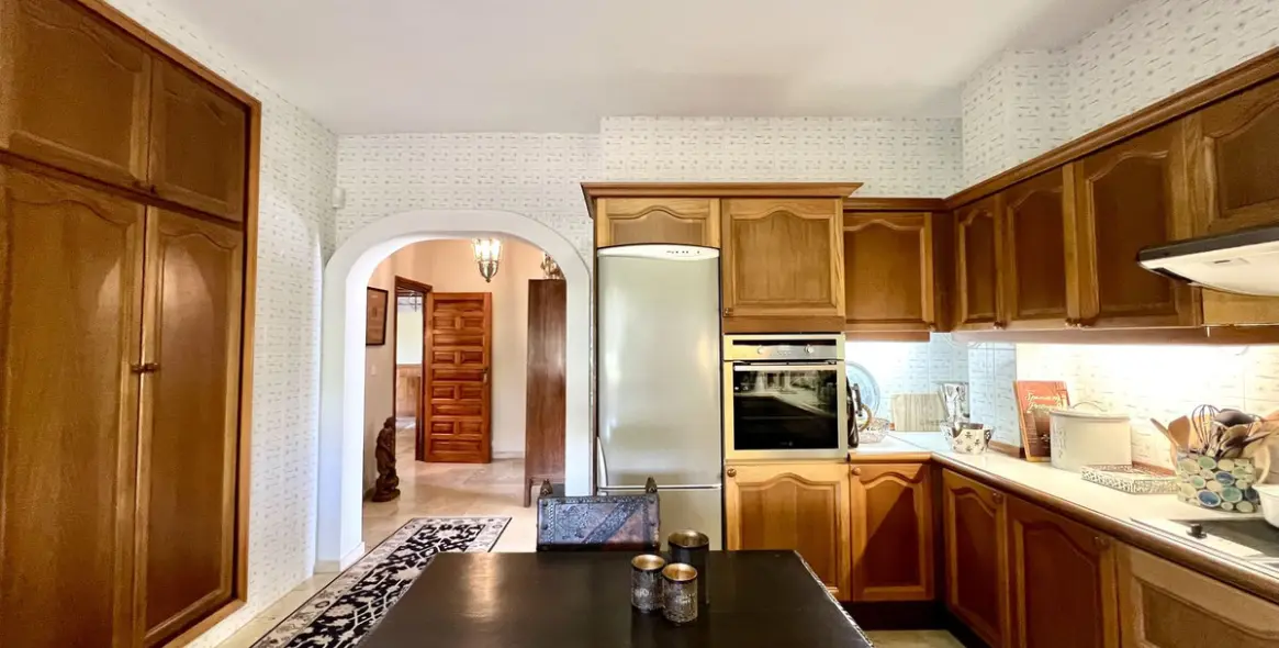 Продажа  отдельно стоящей виллы в Elviria 22