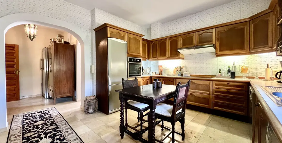 Продажа  отдельно стоящей виллы в Elviria 23