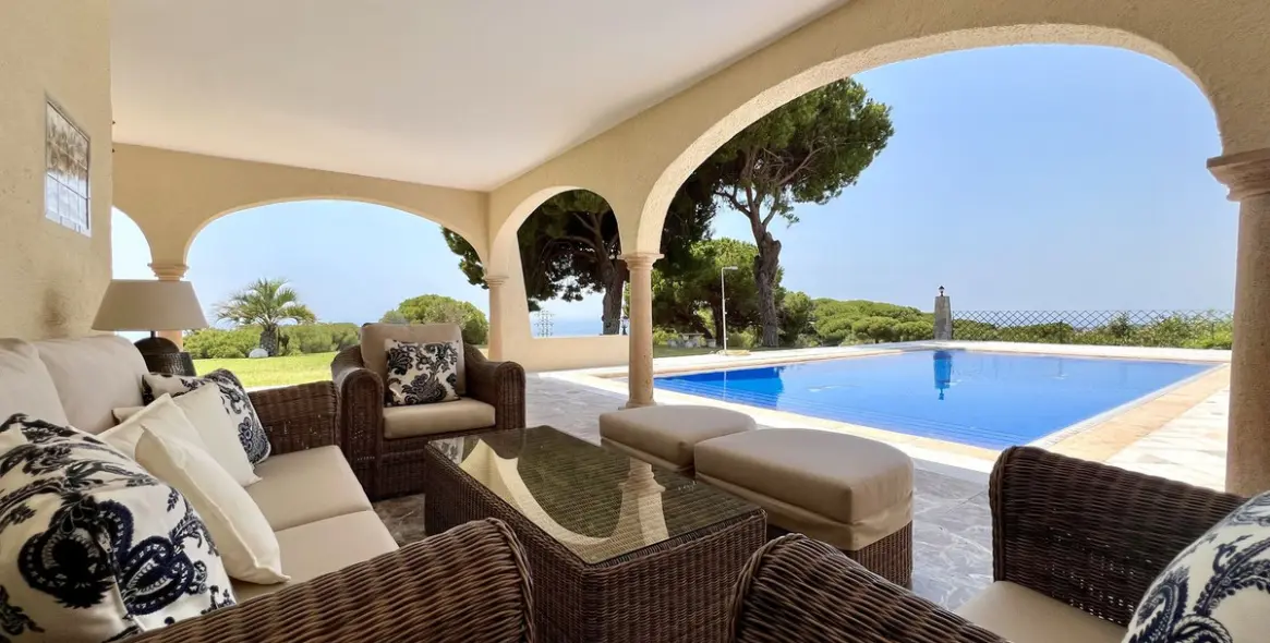 Продажа  отдельно стоящей виллы в Elviria 47