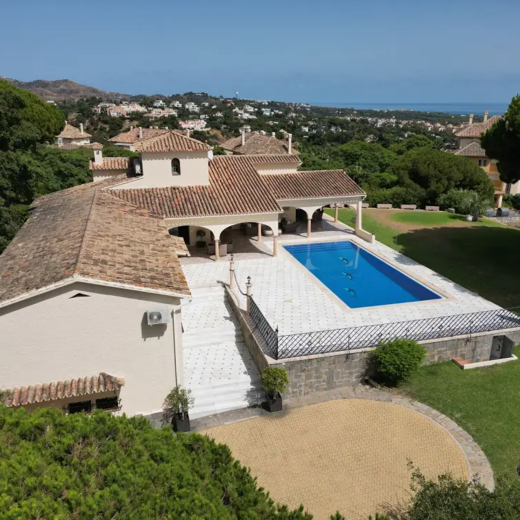 Venta de villa independiente en Elviria