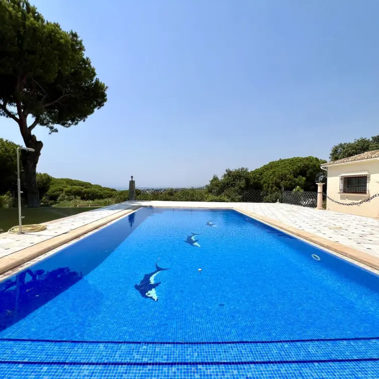 Venta de villa independiente en Elviria