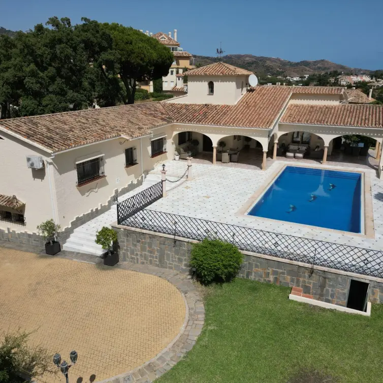 Venta de villa independiente en Elviria