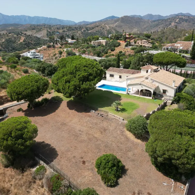 Venta de villa independiente en Elviria
