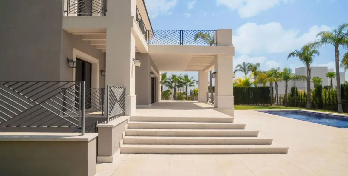 Sale of detached villa in Los Flamingos 4