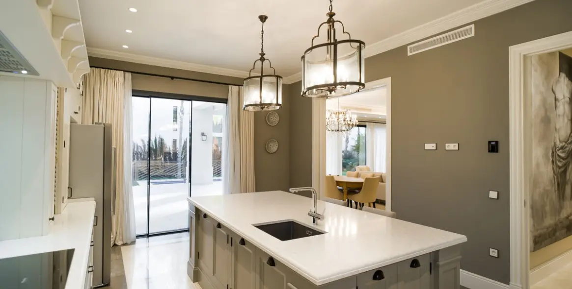 Sale of detached villa in Los Flamingos 7