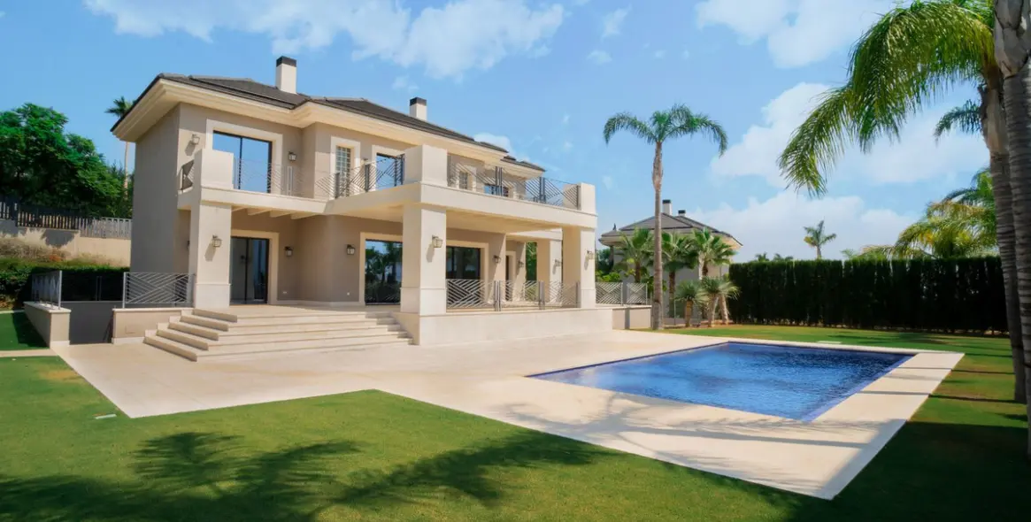 Sale of detached villa in Los Flamingos 9